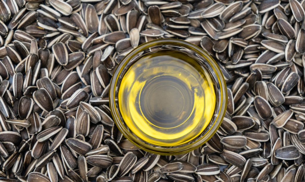 ثبت سفارش و واردات دانه های روغنی