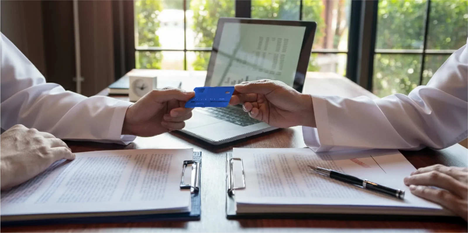 افتتاح حساب بانکی در عمان بدون سفر